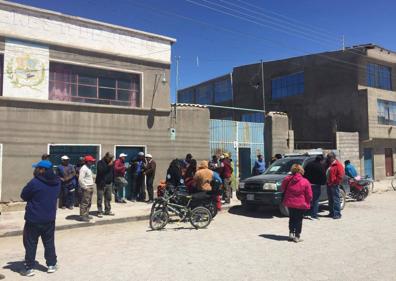 Imagen secundaria 1 - Imágenes de Uyuni, donde una huelga mantiene atrapadas a cuatro turistas de Granada 