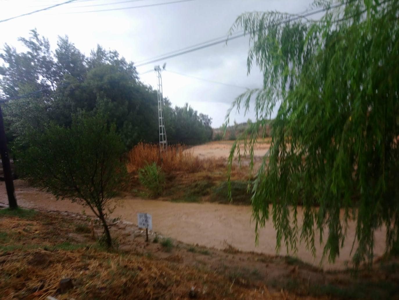 El río Salado de Riofrío, muy próximo a llegar a su máximo caudal