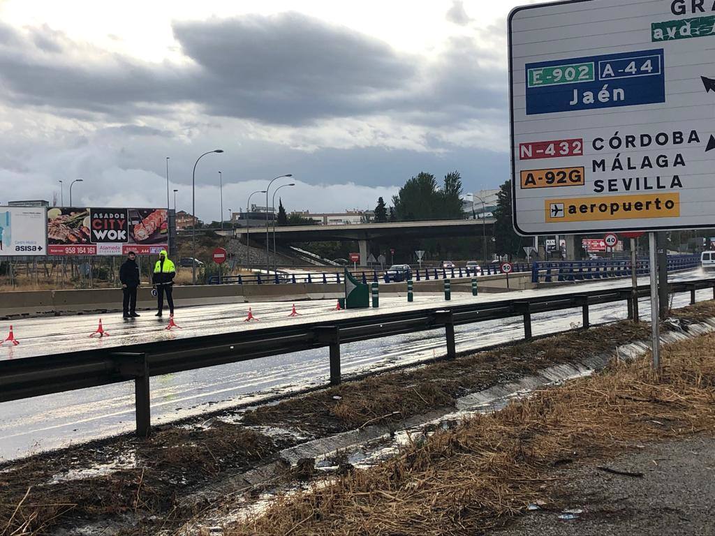 Túnel cortado en carretera de Málaga