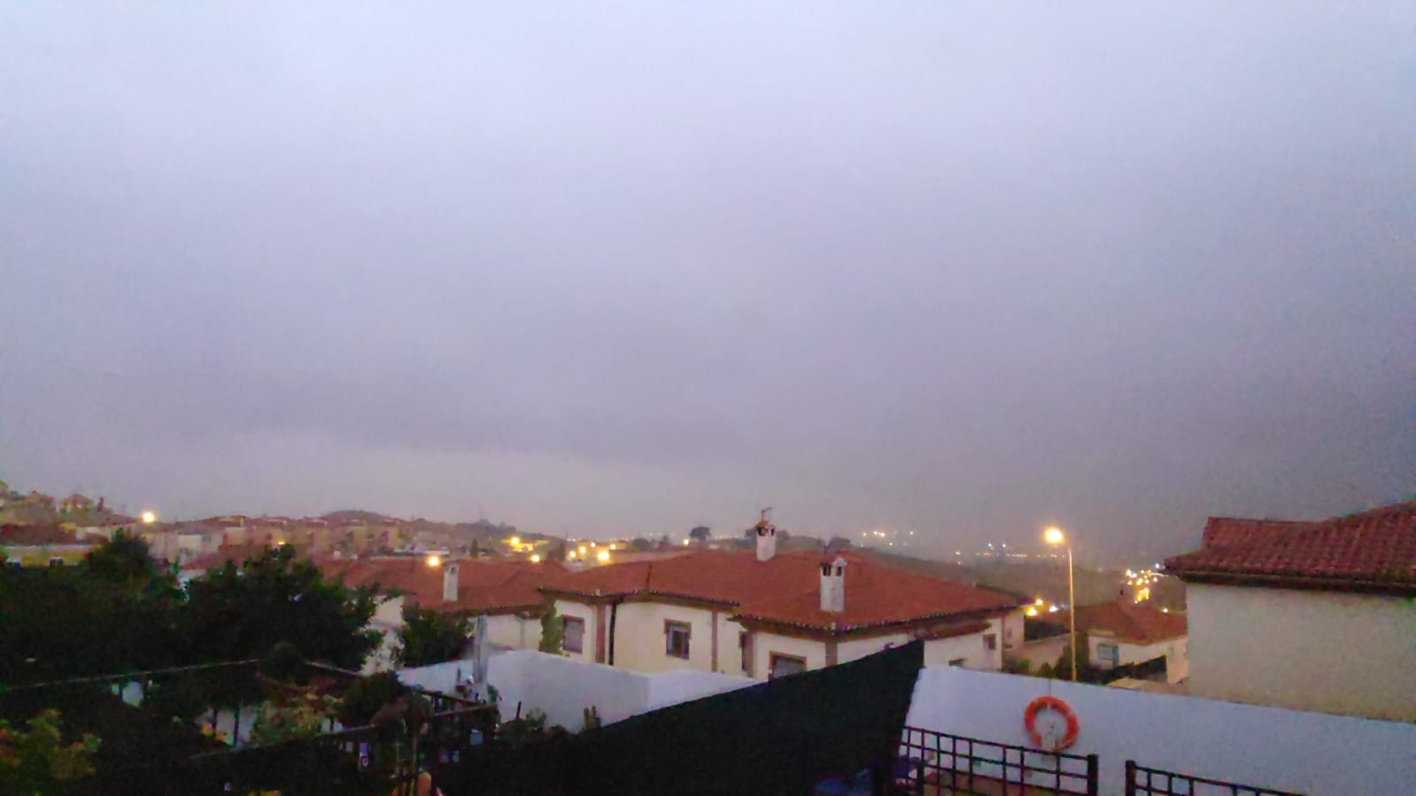 Rayos durante la madrugada en Granada 
