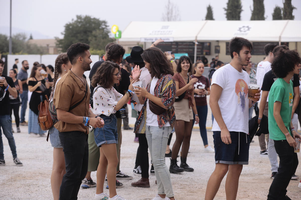 El festival con el que 'acaba el verano' reúne a miles de personas en el Cortijo del Conde de Granada 