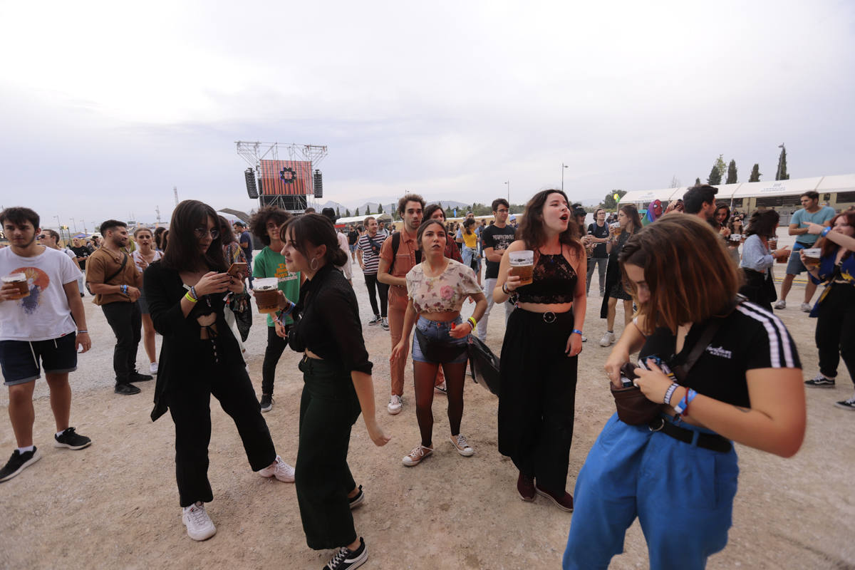 El festival con el que 'acaba el verano' reúne a miles de personas en el Cortijo del Conde de Granada 