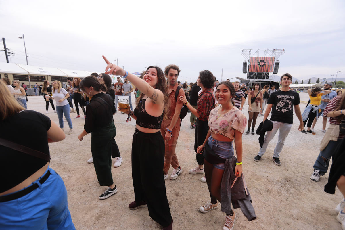 El festival con el que 'acaba el verano' reúne a miles de personas en el Cortijo del Conde de Granada 