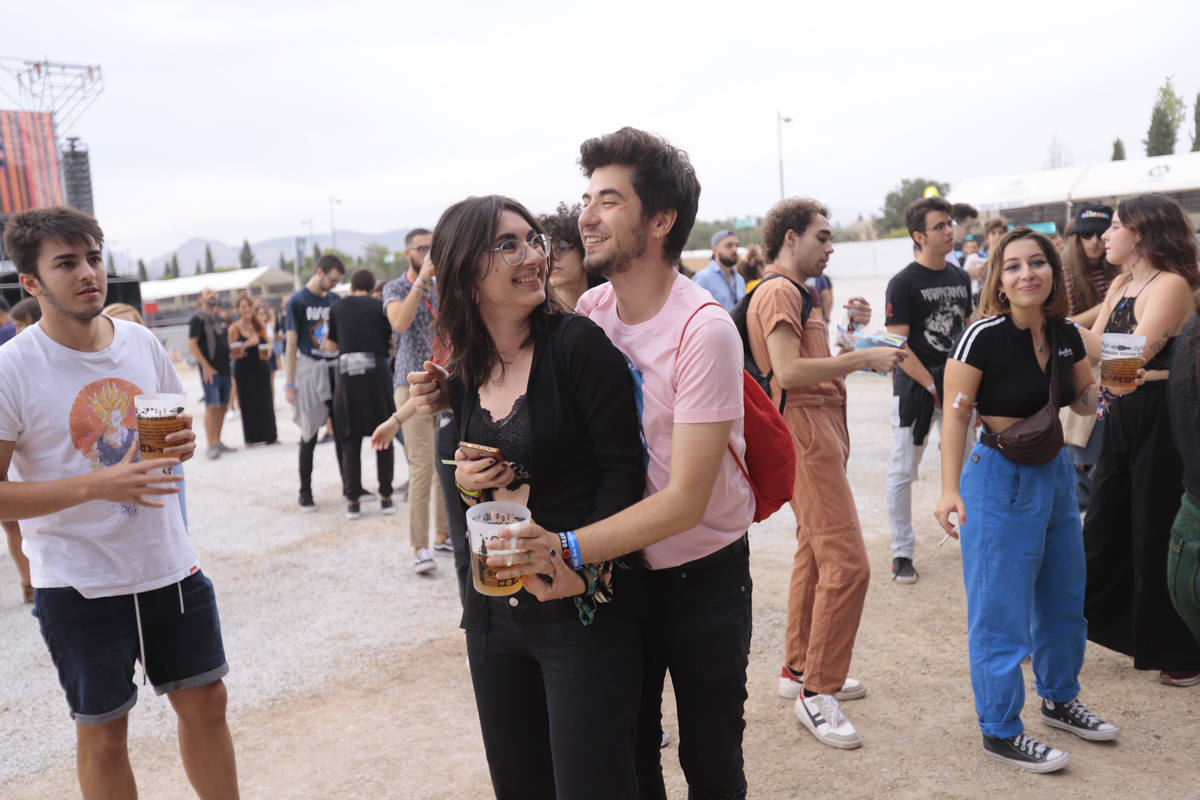 El festival con el que 'acaba el verano' reúne a miles de personas en el Cortijo del Conde de Granada 