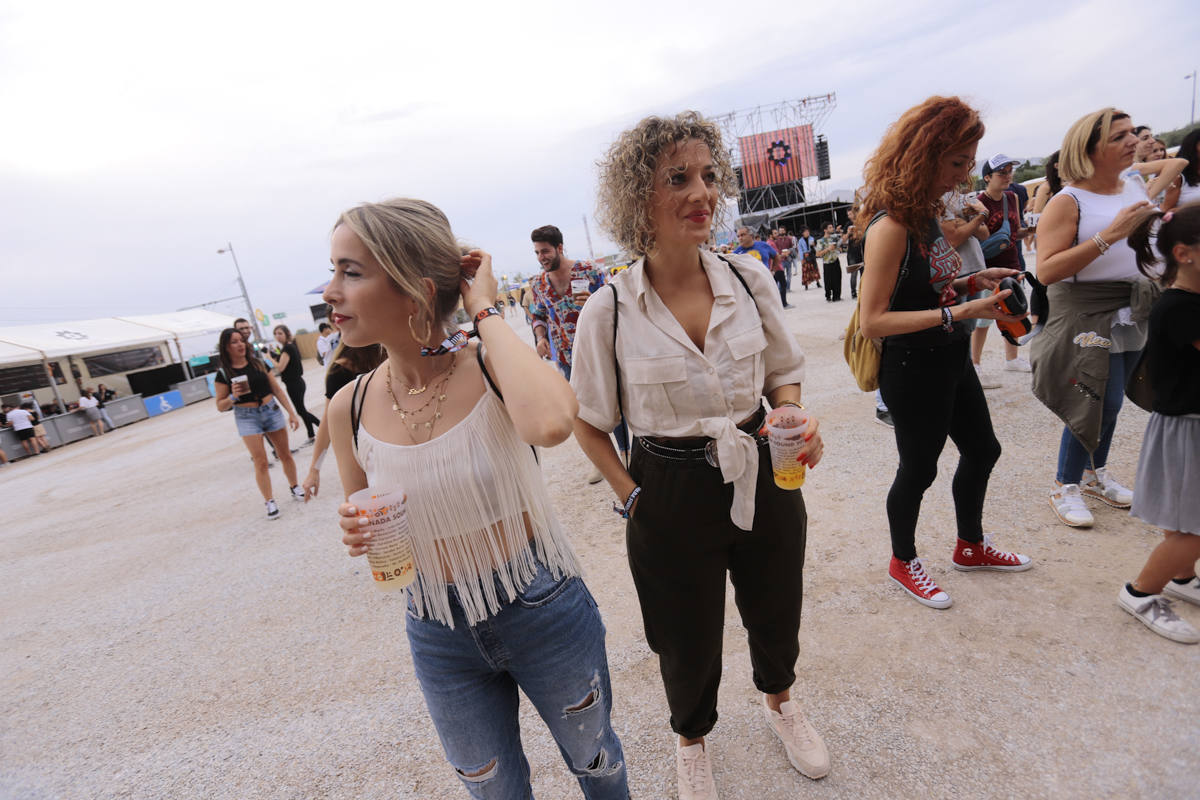 El festival con el que 'acaba el verano' reúne a miles de personas en el Cortijo del Conde de Granada 