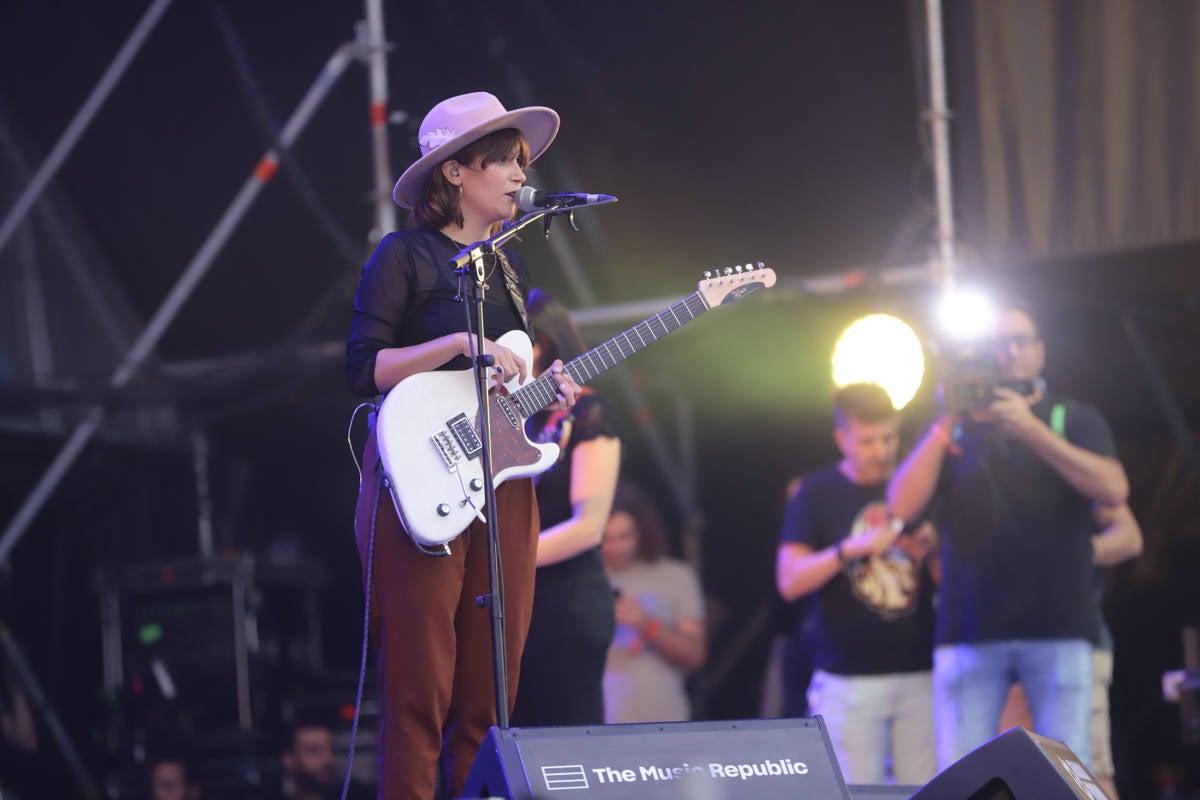 El festival con el que 'acaba el verano' reúne a miles de personas en el Cortijo del Conde de Granada 