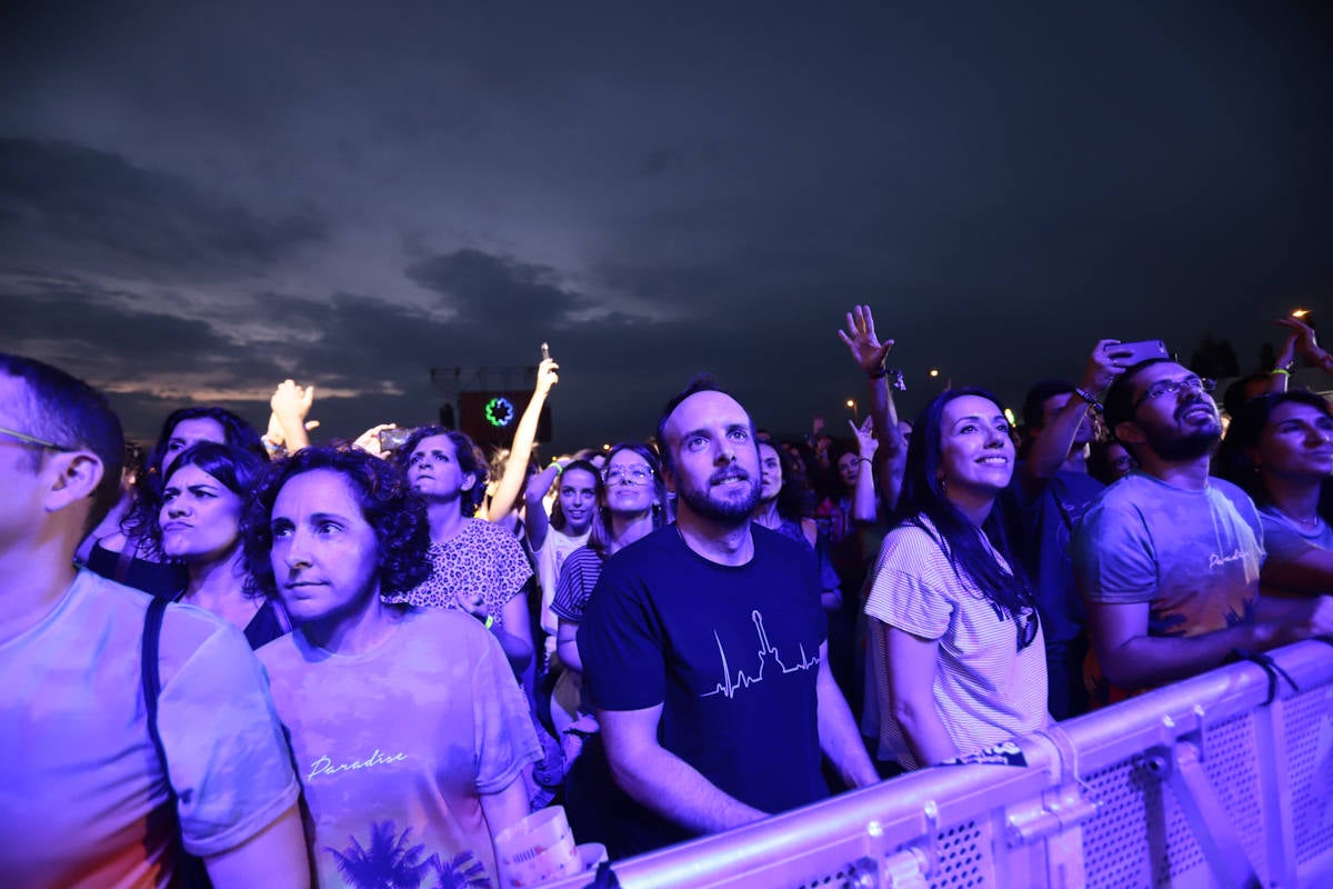 El festival con el que 'acaba el verano' reúne a miles de personas en el Cortijo del Conde de Granada 