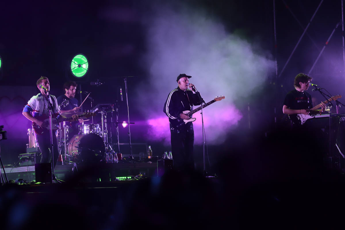 El festival con el que 'acaba el verano' reúne a miles de personas en el Cortijo del Conde de Granada 