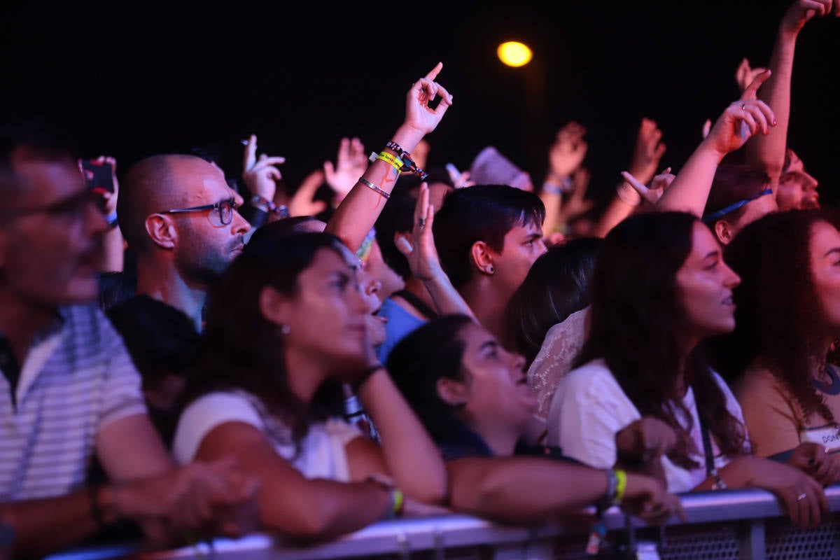 El festival con el que 'acaba el verano' reúne a miles de personas en el Cortijo del Conde de Granada 