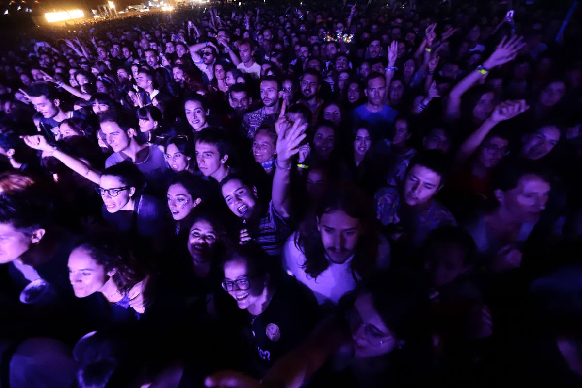 El festival con el que 'acaba el verano' reúne a miles de personas en el Cortijo del Conde de Granada 