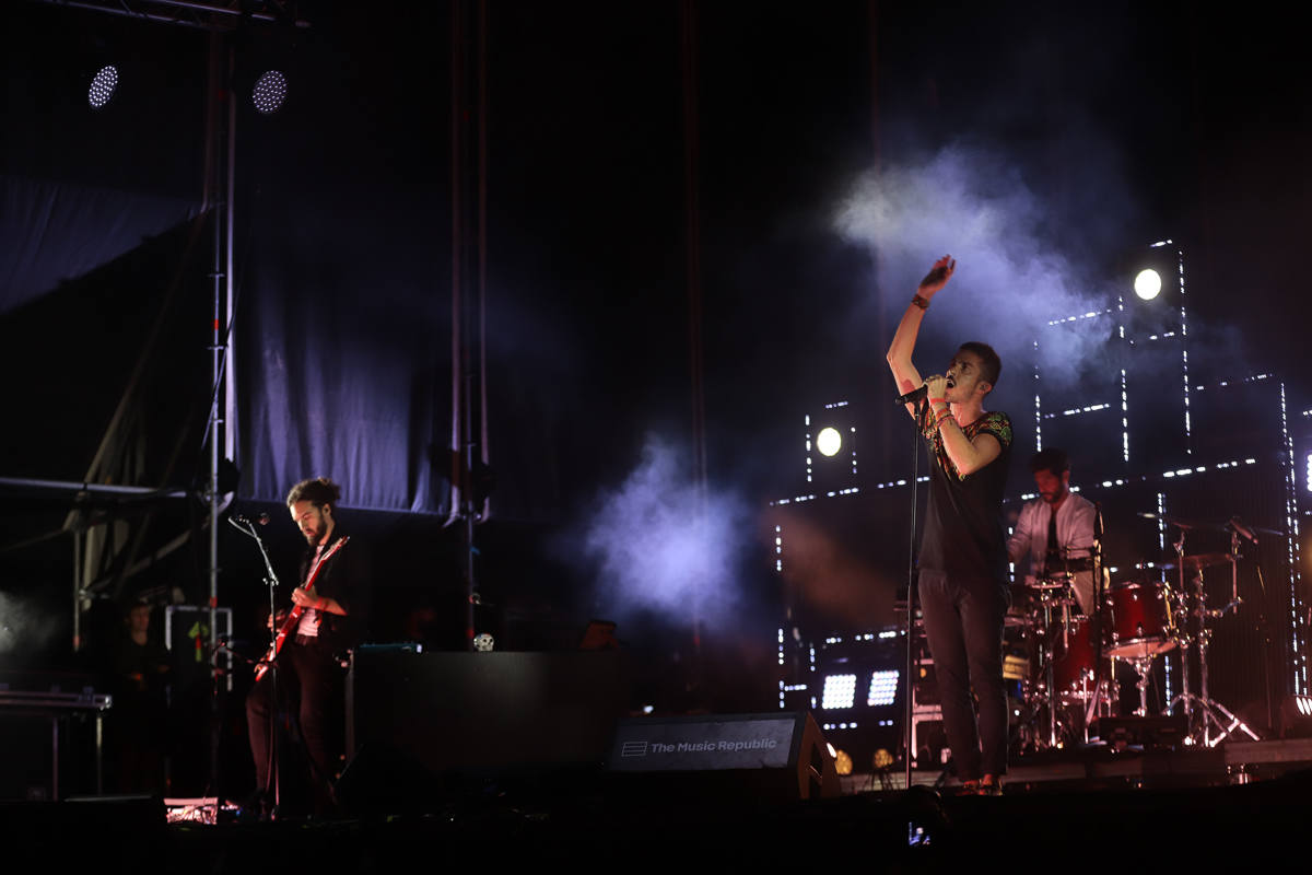 El festival con el que 'acaba el verano' reúne a miles de personas en el Cortijo del Conde de Granada 