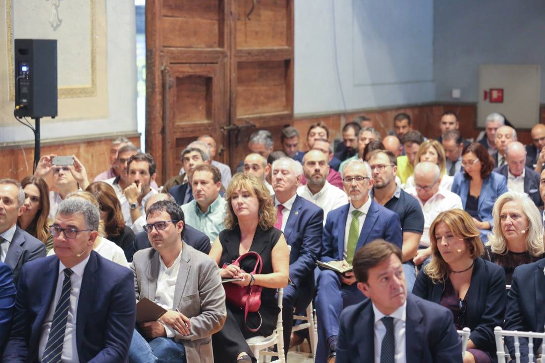 El Hotel Santa Paula ha acogido esta mañana las jornadas Bankia Forward, donde el CEO de Innsai, Jesús Navarro, ha repasado las principales tendencias de la innovación empresarial en un evento organizado por IDEAL