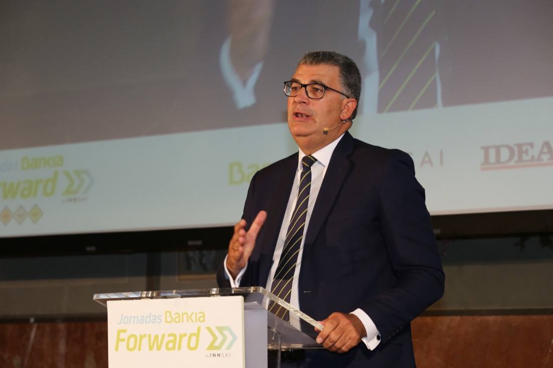 El Hotel Santa Paula ha acogido esta mañana las jornadas Bankia Forward, donde el CEO de Innsai, Jesús Navarro, ha repasado las principales tendencias de la innovación empresarial en un evento organizado por IDEAL