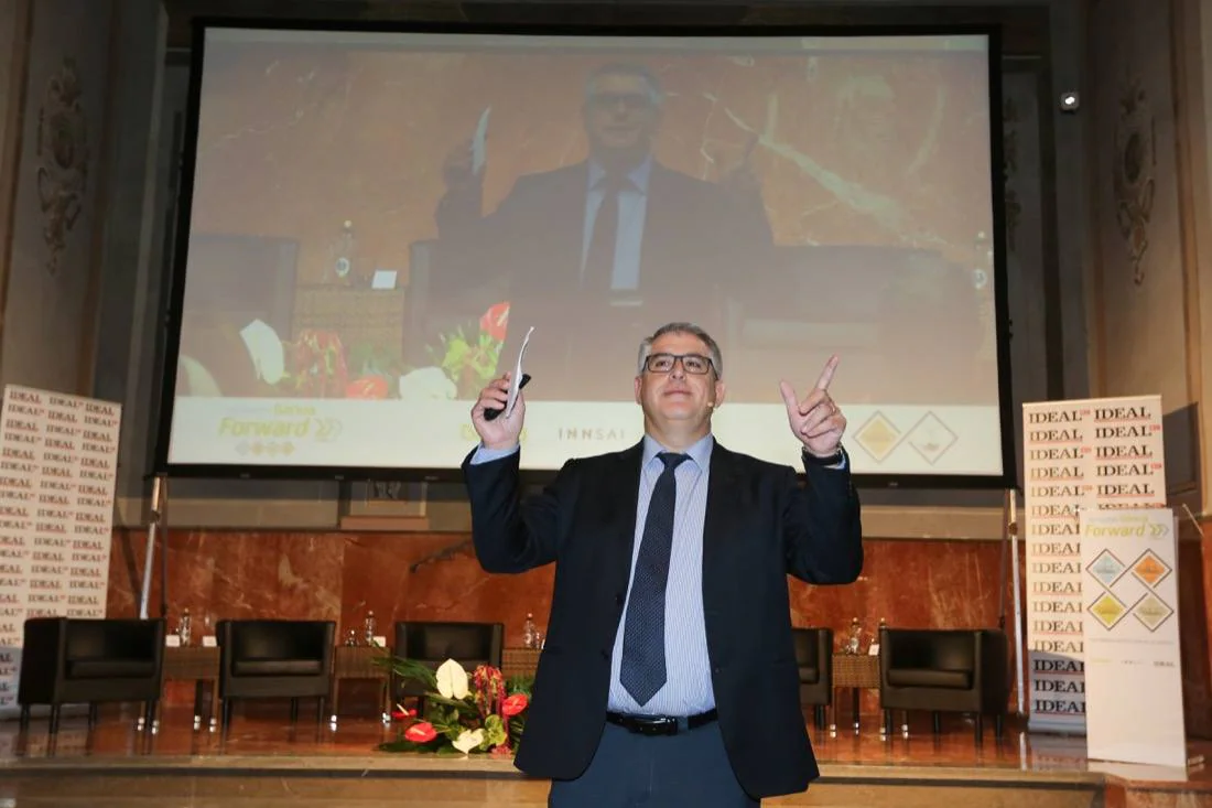 El Hotel Santa Paula ha acogido esta mañana las jornadas Bankia Forward, donde el CEO de Innsai, Jesús Navarro, ha repasado las principales tendencias de la innovación empresarial en un evento organizado por IDEAL