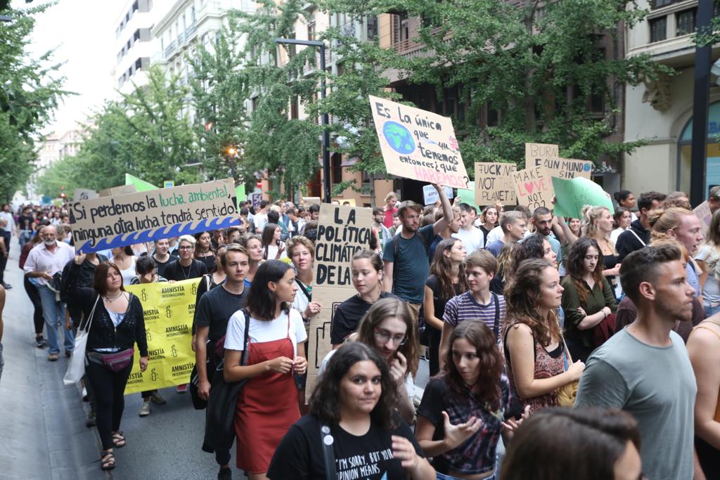 El evento ecologista ha caminado las calles de la capital en dirección al Ayuntamiento