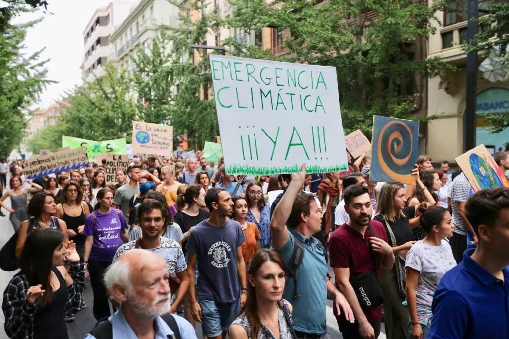 El evento ecologista ha caminado las calles de la capital en dirección al Ayuntamiento