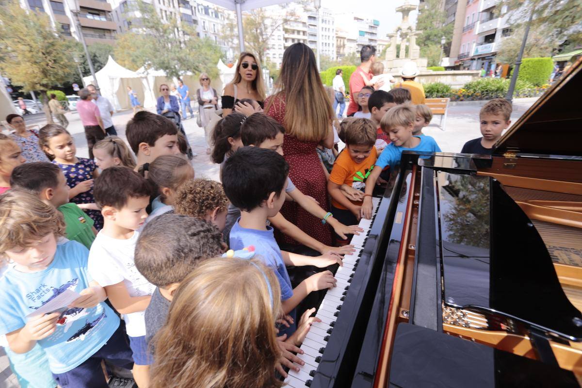 Estos instrumentos están ubicados en siete plazas emblemáticas de la ciudad, haciendo que la ciudad suene mejor