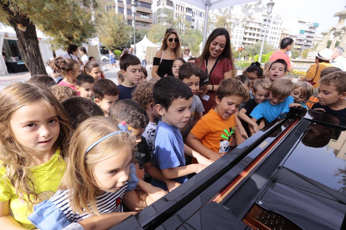 Estos instrumentos están ubicados en siete plazas emblemáticas de la ciudad, haciendo que la ciudad suene mejor