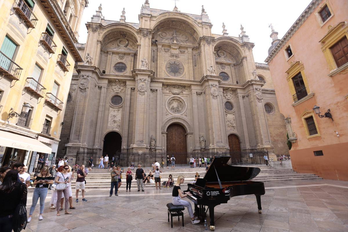 Estos instrumentos están ubicados en siete plazas emblemáticas de la ciudad, haciendo que la ciudad suene mejor