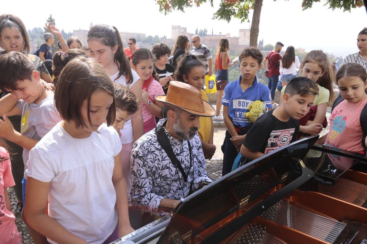 Estos instrumentos están ubicados en siete plazas emblemáticas de la ciudad, haciendo que la ciudad suene mejor