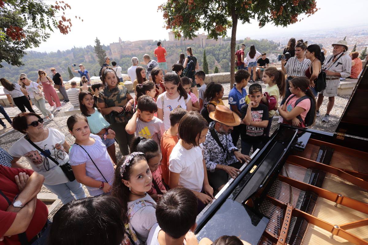 Estos instrumentos están ubicados en siete plazas emblemáticas de la ciudad, haciendo que la ciudad suene mejor