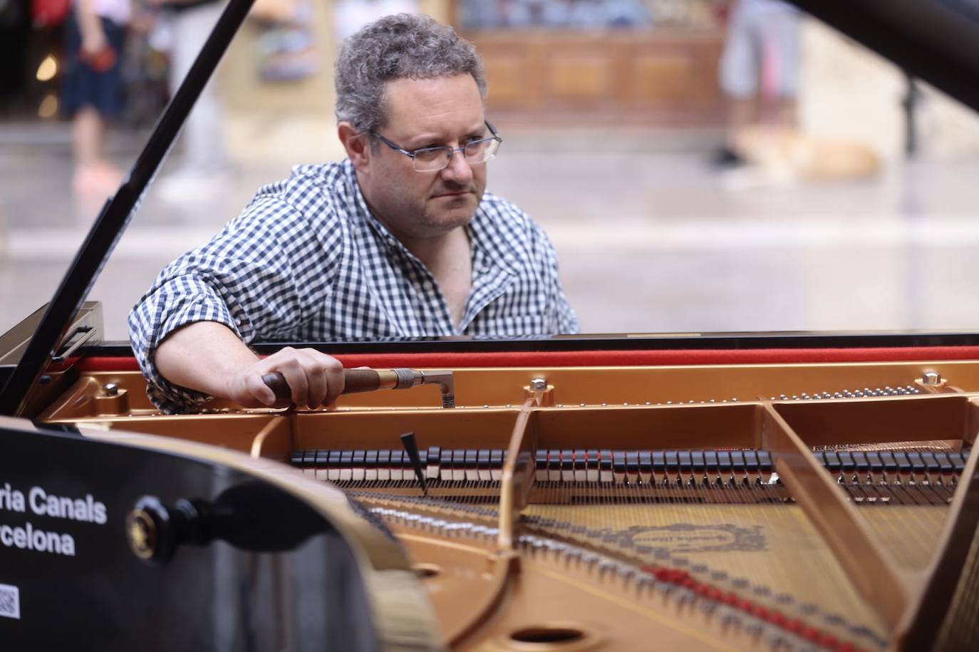 Estos instrumentos están ubicados en siete plazas emblemáticas de la ciudad, haciendo que la ciudad suene mejor