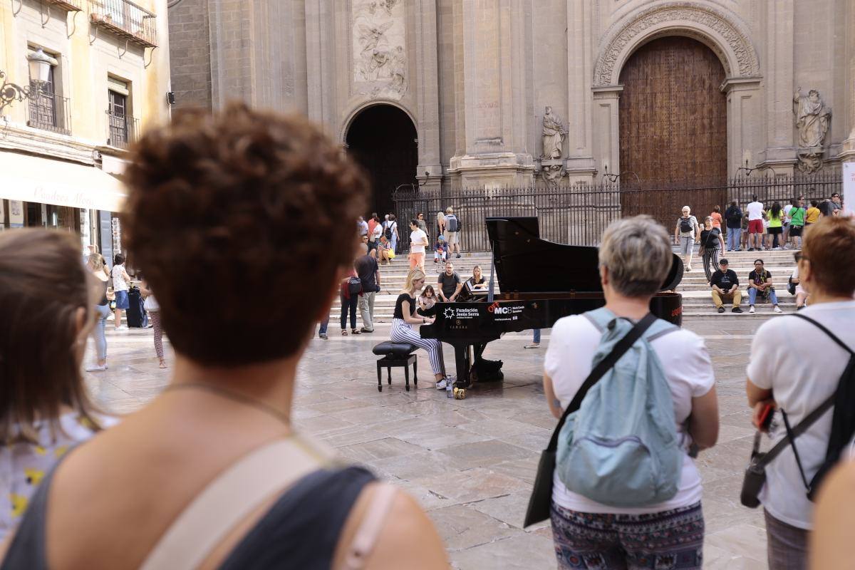 Estos instrumentos están ubicados en siete plazas emblemáticas de la ciudad, haciendo que la ciudad suene mejor