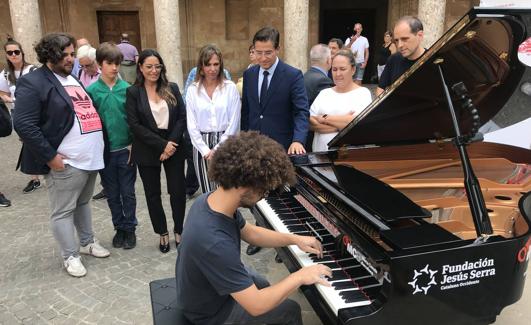 El arranque del evento fue en el palacio de Carlos V.