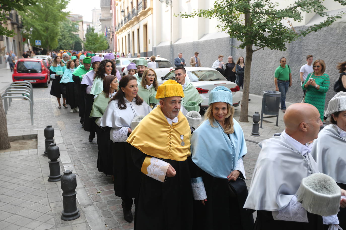 En la sede del Rectorado se celebró el acto académico que contó con una gran asistencia de miembros de la comunidad universitaria así como destacados representantes de otras instituciones y entidades públicas