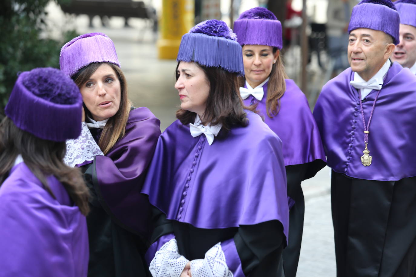 En la sede del Rectorado se celebró el acto académico que contó con una gran asistencia de miembros de la comunidad universitaria así como destacados representantes de otras instituciones y entidades públicas