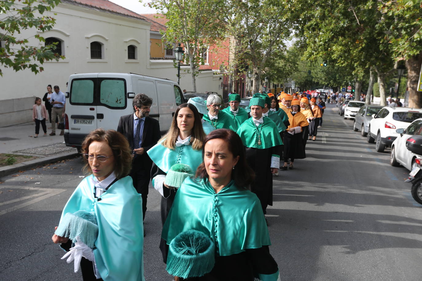 En la sede del Rectorado se celebró el acto académico que contó con una gran asistencia de miembros de la comunidad universitaria así como destacados representantes de otras instituciones y entidades públicas