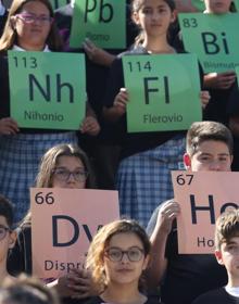 Imagen secundaria 2 - Una tabla periódica humana para dar la bienvenida a &#039;La Noche europea de los Investigadores&#039; en Granada