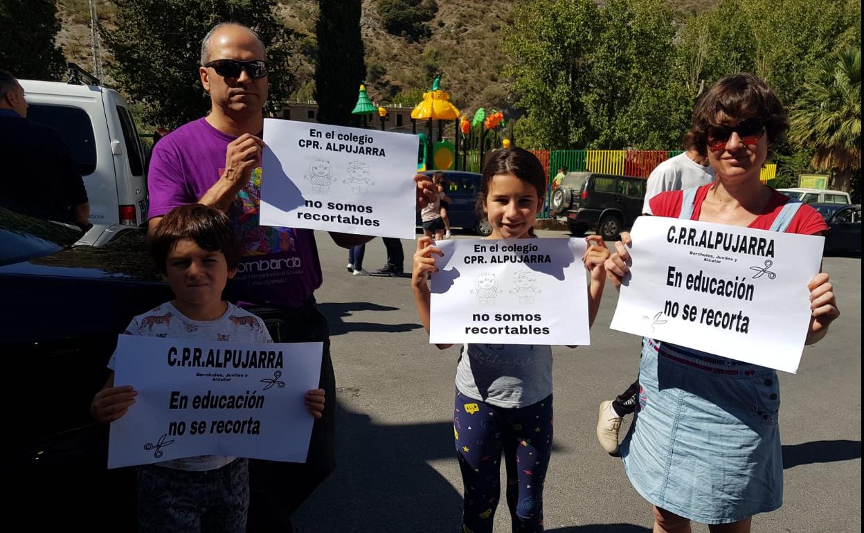 Concentración llevada a cabo el lunes en Torvizcón. 