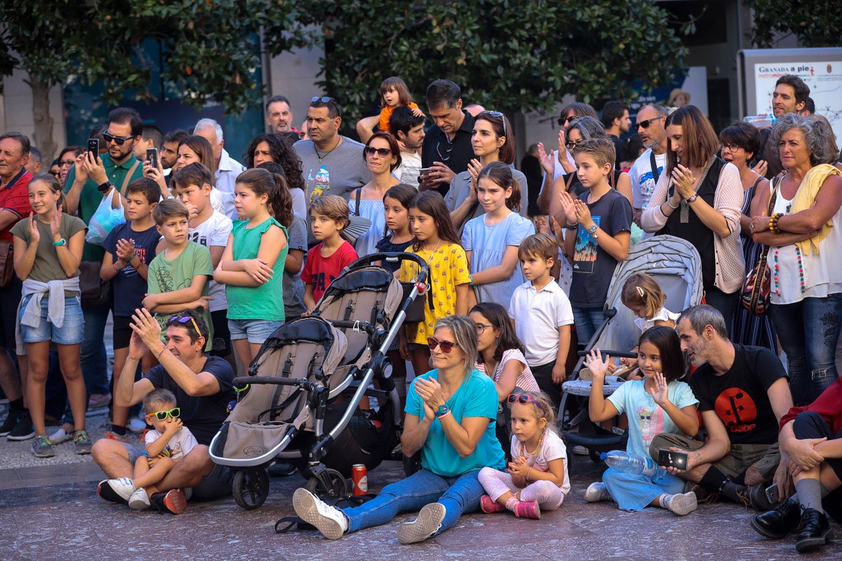 Su creadores, Juanjo Guarnido y Juan Díaz Canalaes, reciben un cálido homenaje en la inauguración del festival patrocinado por Cervezas Alhambra 