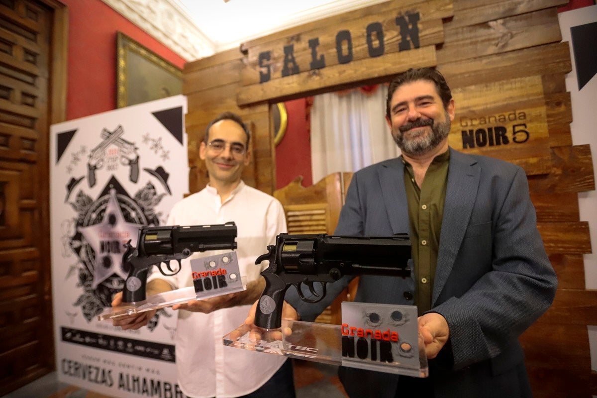 Su creadores, Juanjo Guarnido y Juan Díaz Canalaes, reciben un cálido homenaje en la inauguración del festival patrocinado por Cervezas Alhambra 