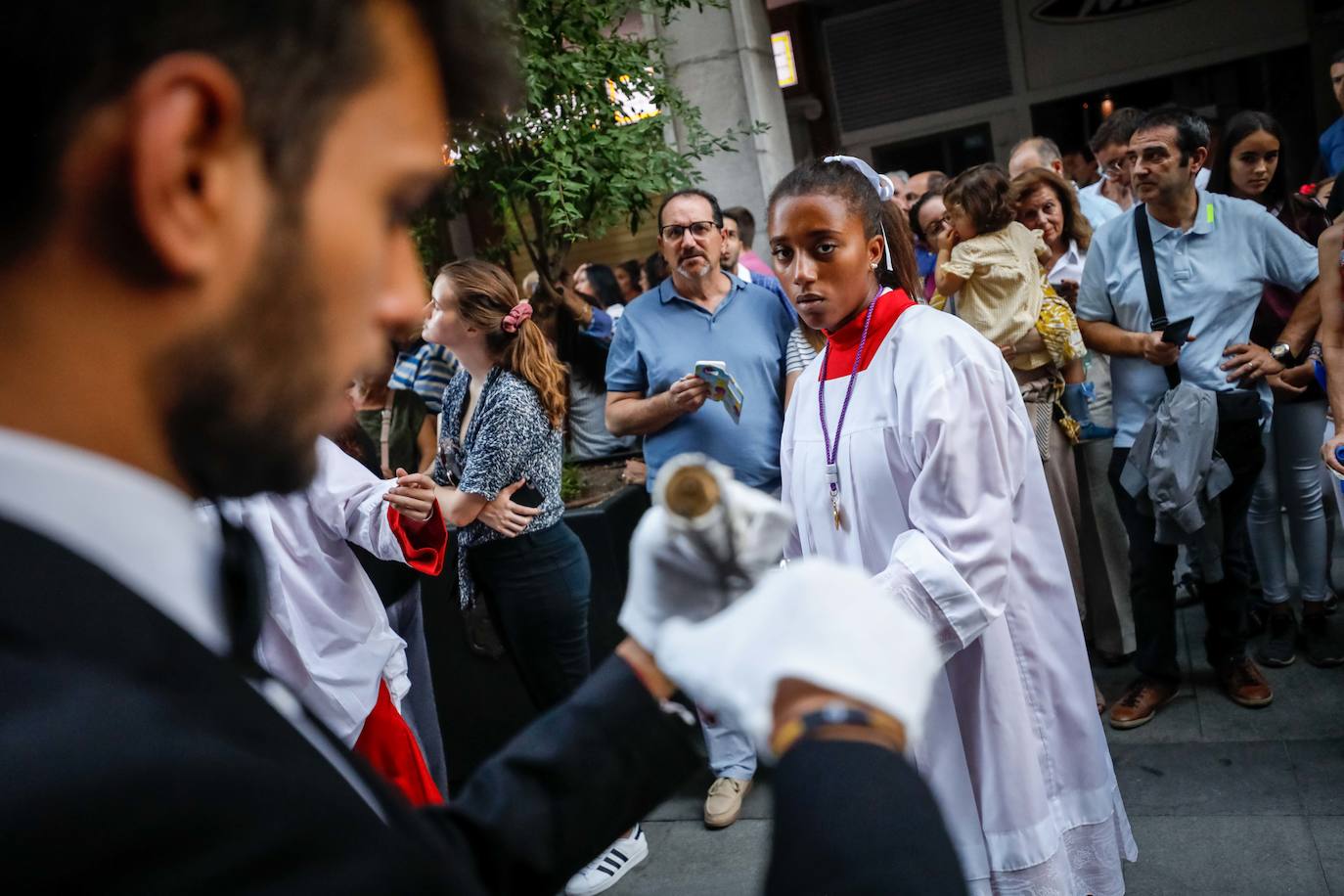 La Romería de San Miguel en el Albaicín y los puestos en la Carrera anticipan una tarde espléndida de devoción a la Virgen de las Angustias 