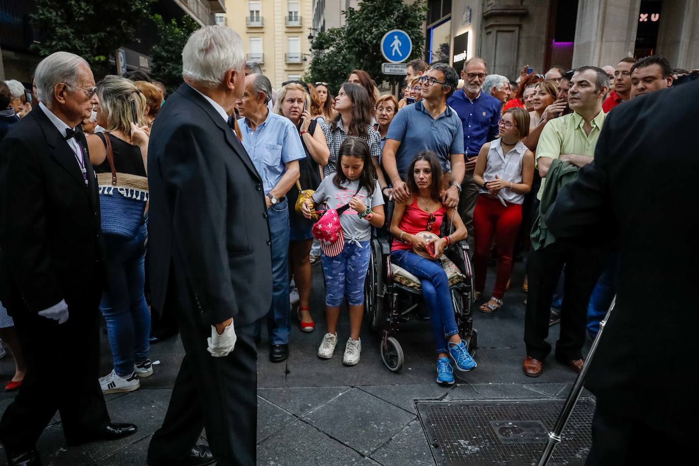 La Romería de San Miguel en el Albaicín y los puestos en la Carrera anticipan una tarde espléndida de devoción a la Virgen de las Angustias 