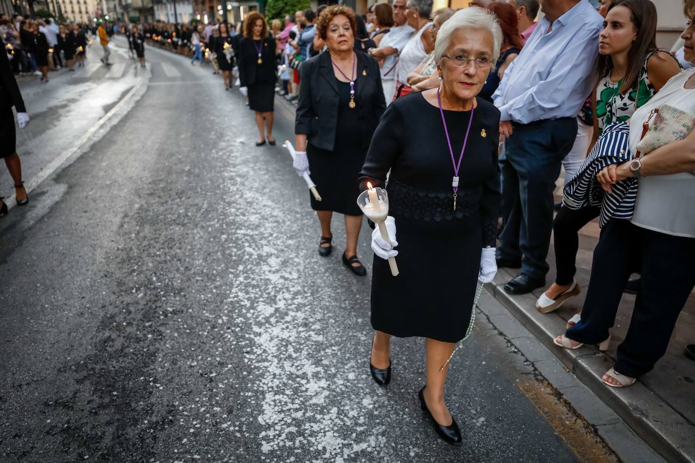 La Romería de San Miguel en el Albaicín y los puestos en la Carrera anticipan una tarde espléndida de devoción a la Virgen de las Angustias 