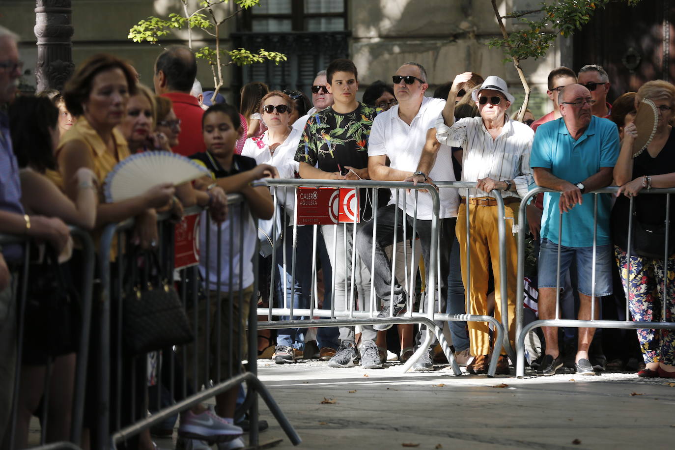 La Romería de San Miguel en el Albaicín y los puestos en la Carrera anticipan una tarde espléndida de devoción a la Virgen de las Angustias 
