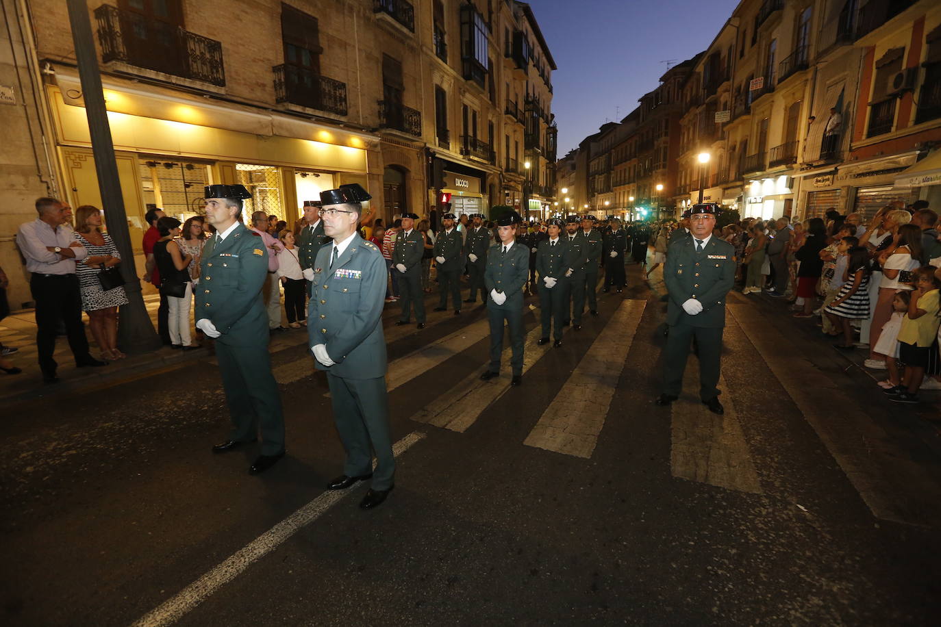 La Romería de San Miguel en el Albaicín y los puestos en la Carrera anticipan una tarde espléndida de devoción a la Virgen de las Angustias 