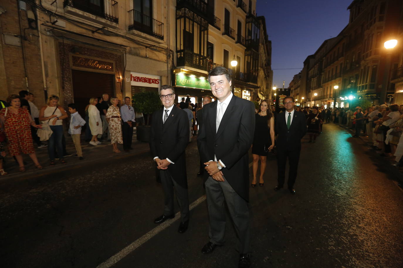 La Romería de San Miguel en el Albaicín y los puestos en la Carrera anticipan una tarde espléndida de devoción a la Virgen de las Angustias 