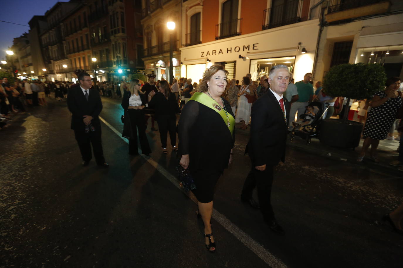 La Romería de San Miguel en el Albaicín y los puestos en la Carrera anticipan una tarde espléndida de devoción a la Virgen de las Angustias 