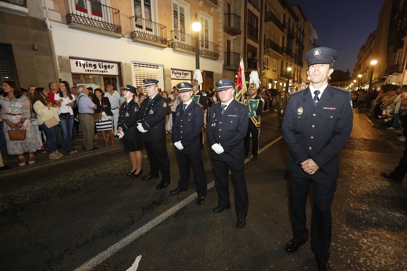 La Romería de San Miguel en el Albaicín y los puestos en la Carrera anticipan una tarde espléndida de devoción a la Virgen de las Angustias 