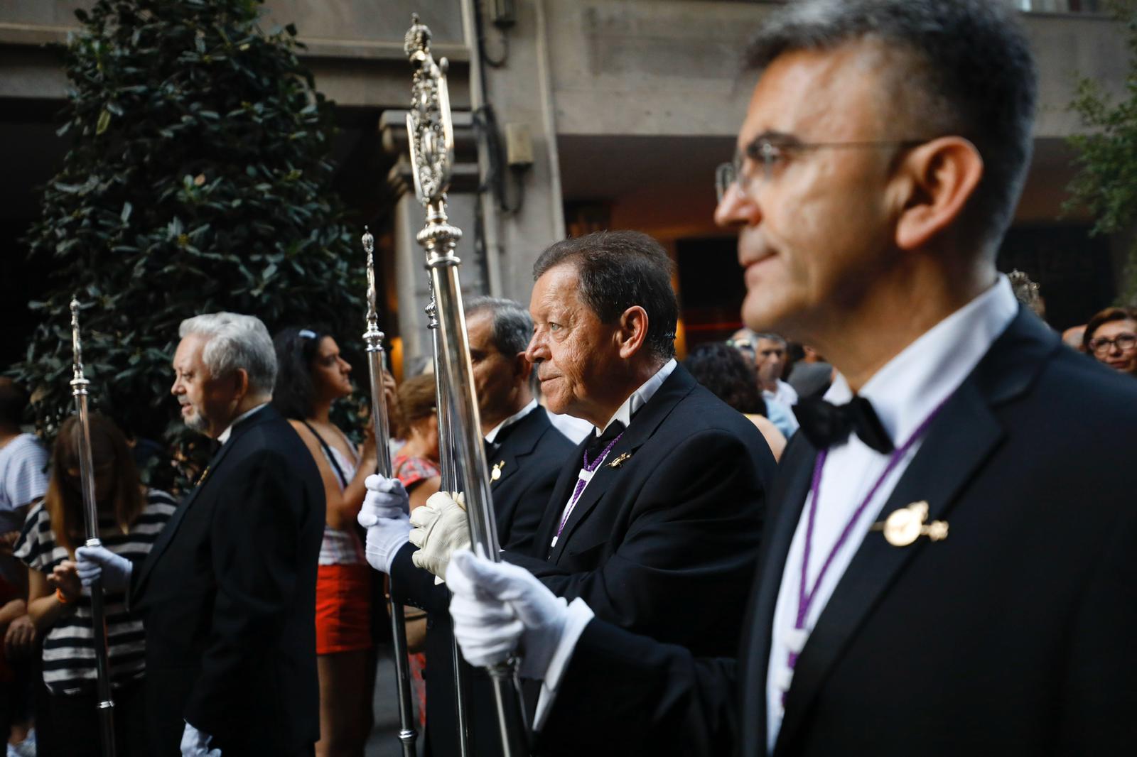 La Romería de San Miguel en el Albaicín y los puestos en la Carrera anticipan una tarde espléndida de devoción a la Virgen de las Angustias 