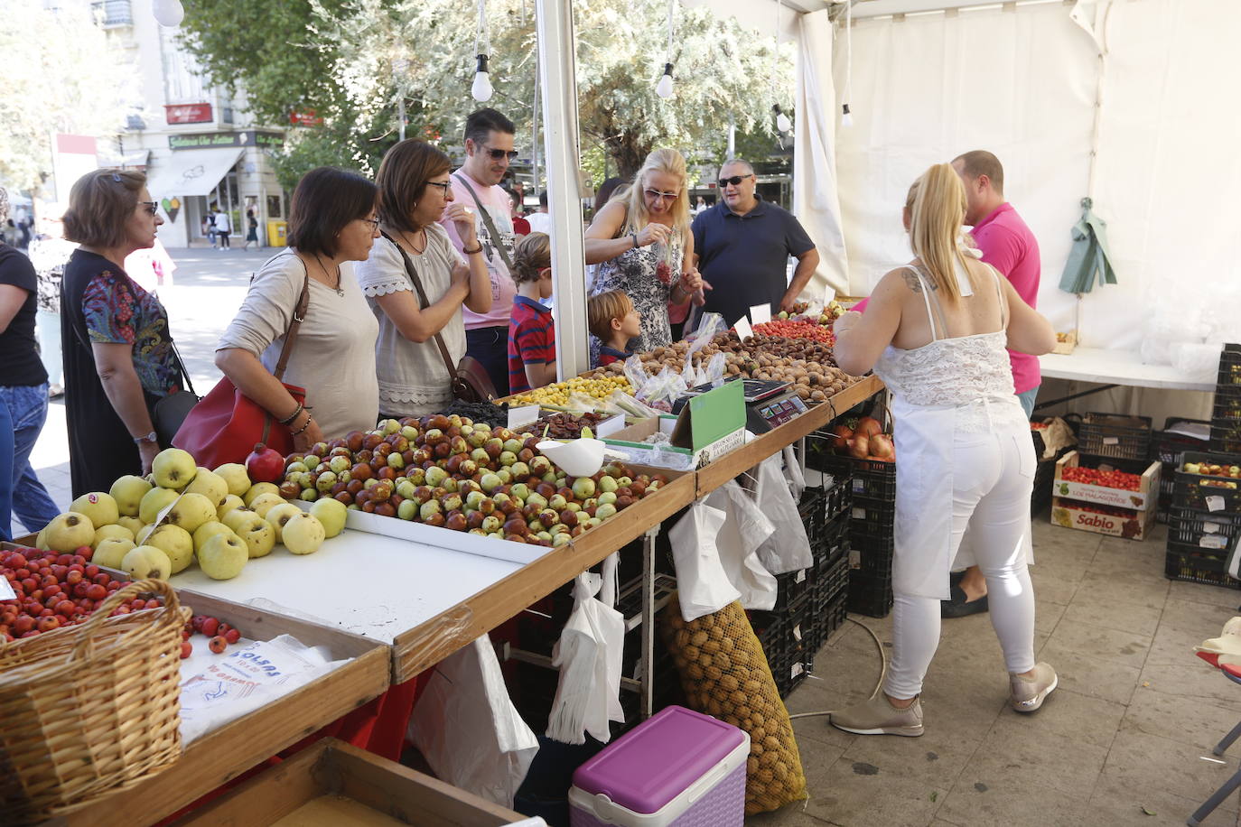 La Romería de San Miguel en el Albaicín y los puestos en la Carrera anticipan una tarde espléndida de devoción a la Virgen de las Angustias 