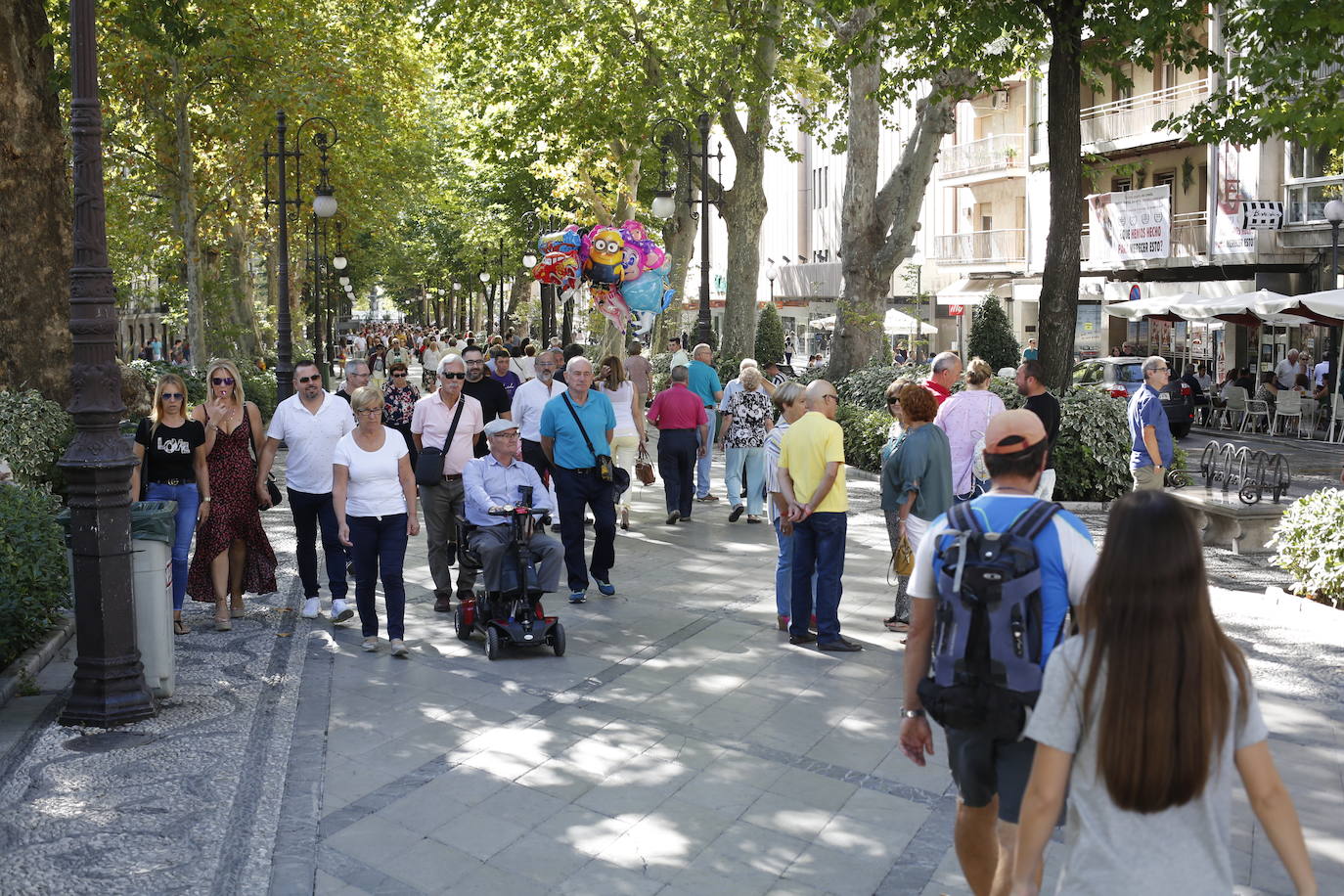 La Romería de San Miguel en el Albaicín y los puestos en la Carrera anticipan una tarde espléndida de devoción a la Virgen de las Angustias 