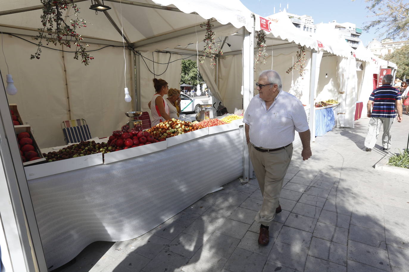 La Romería de San Miguel en el Albaicín y los puestos en la Carrera anticipan una tarde espléndida de devoción a la Virgen de las Angustias 