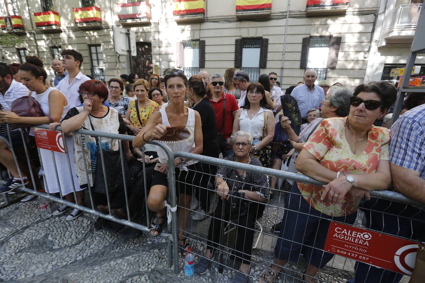 La Romería de San Miguel en el Albaicín y los puestos en la Carrera anticipan una tarde espléndida de devoción a la Virgen de las Angustias 