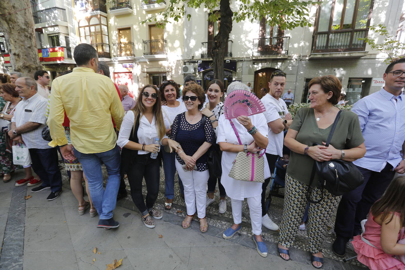 La Romería de San Miguel en el Albaicín y los puestos en la Carrera anticipan una tarde espléndida de devoción a la Virgen de las Angustias 