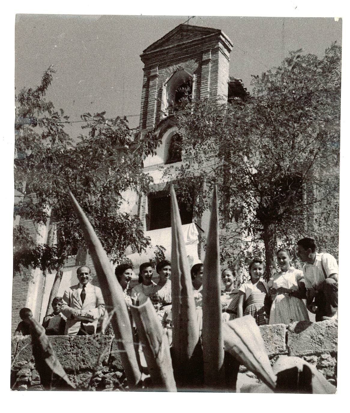 La romería de San Miguel es una tradición en la que se reafirma la identidad del Albaicín y abren el barrio al resto de la ciudad. Esta galería es una muestra gráfica del arraigo de esta fiesta tan granadina